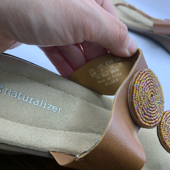 Naturalizer Jillian tan brown tong beaded sandals slides comfort size 9W - Picture 6 of 6